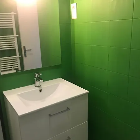 T2 Vue Et Montagne Avec Piscine , Au Pied Des Plages *