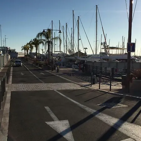 Appartamento T2 Vue Et Montagne Avec Piscine , Au Pied Des Plages Golfe Juan